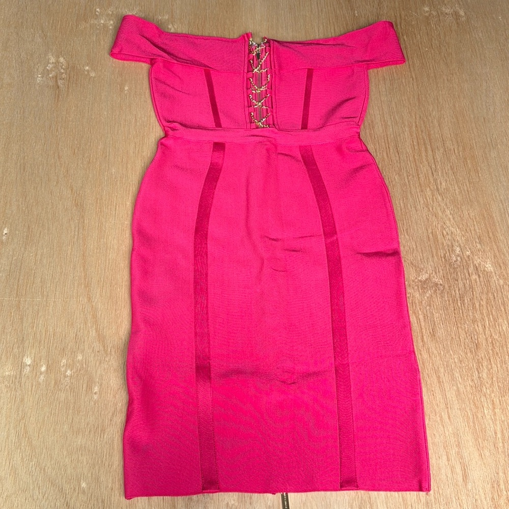 NWT MISS‎ CIRCLE  ⭕️ HOT PINK  off shoulder bodycon dress SIZE MEDIUM